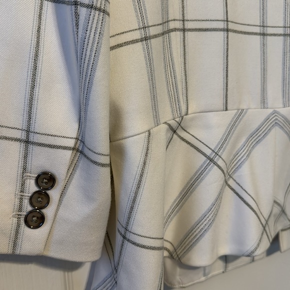 WHITE PLAID SKIRT SUIT SET - Picture 7 of 12